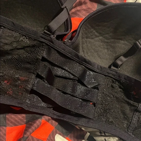 La SENZA Black Lace Push-Up Bra with Cutout Floral Pattern - Picture 5 of 6